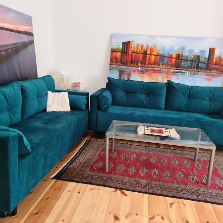 Nana-Eg-80M2 Sanierter Altbau-Parkplatz-Kleiner Garten-Wlan-Netflix-2Zimmer-Kueche-Dusche-Wanne-Waschmaschine Oberhausen  Bagian luar foto