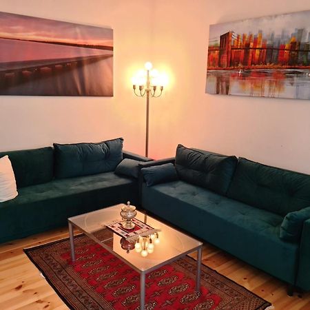 Nana-Eg-80M2 Sanierter Altbau-Parkplatz-Kleiner Garten-Wlan-Netflix-2Zimmer-Kueche-Dusche-Wanne-Waschmaschine Oberhausen  Bagian luar foto