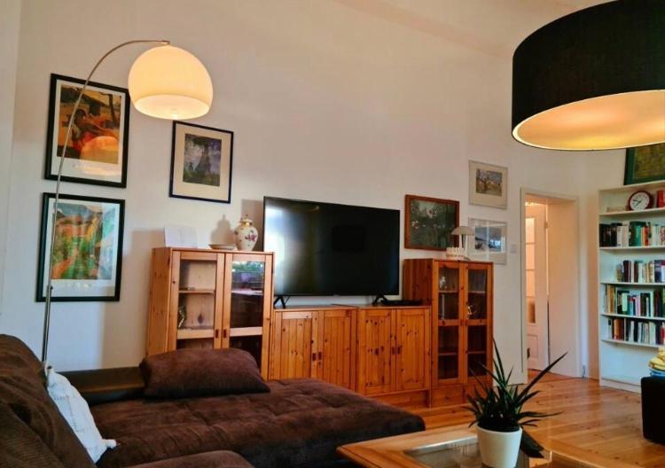 Nana-Eg-80M2 Sanierter Altbau-Parkplatz-Kleiner Garten-Wlan-Netflix-2Zimmer-Kueche-Dusche-Wanne-Waschmaschine Oberhausen  Bagian luar foto