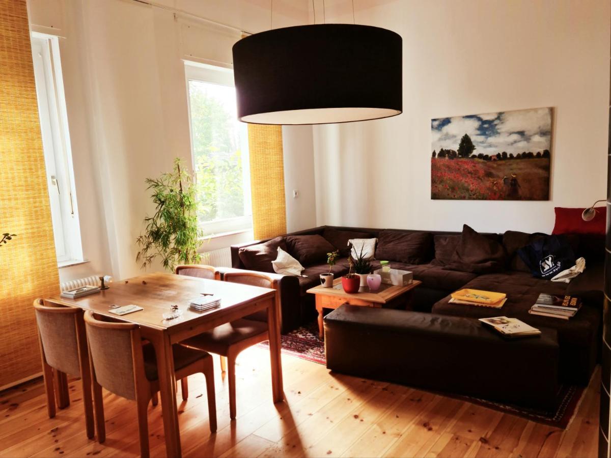Nana-Eg-80M2 Sanierter Altbau-Parkplatz-Kleiner Garten-Wlan-Netflix-2Zimmer-Kueche-Dusche-Wanne-Waschmaschine Oberhausen  Bagian luar foto