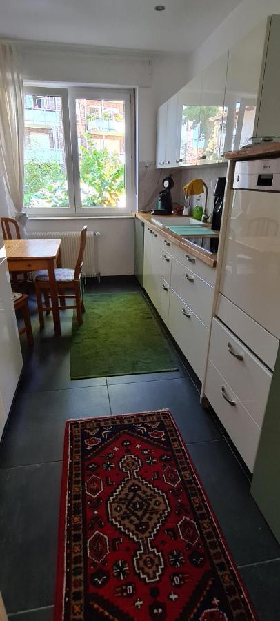 Nana-Eg-80M2 Sanierter Altbau-Parkplatz-Kleiner Garten-Wlan-Netflix-2Zimmer-Kueche-Dusche-Wanne-Waschmaschine Oberhausen  Bagian luar foto
